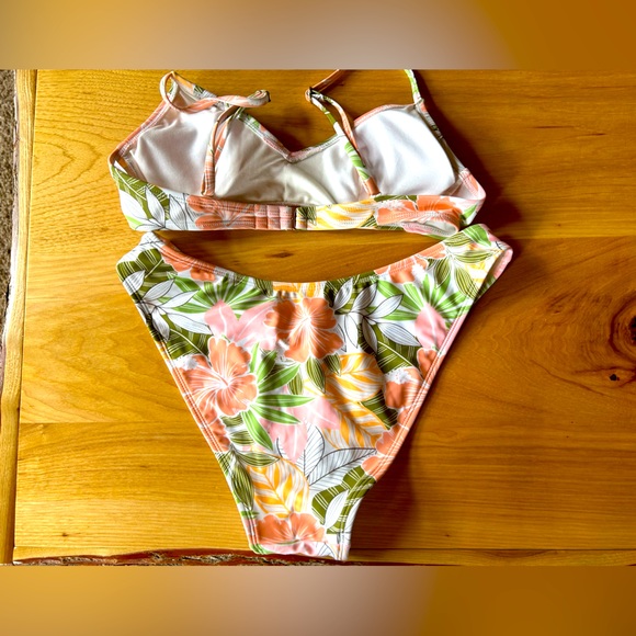 💥🔥FREE w/purchase bikini -worn only once- perfect condition - Picture 6 of 7